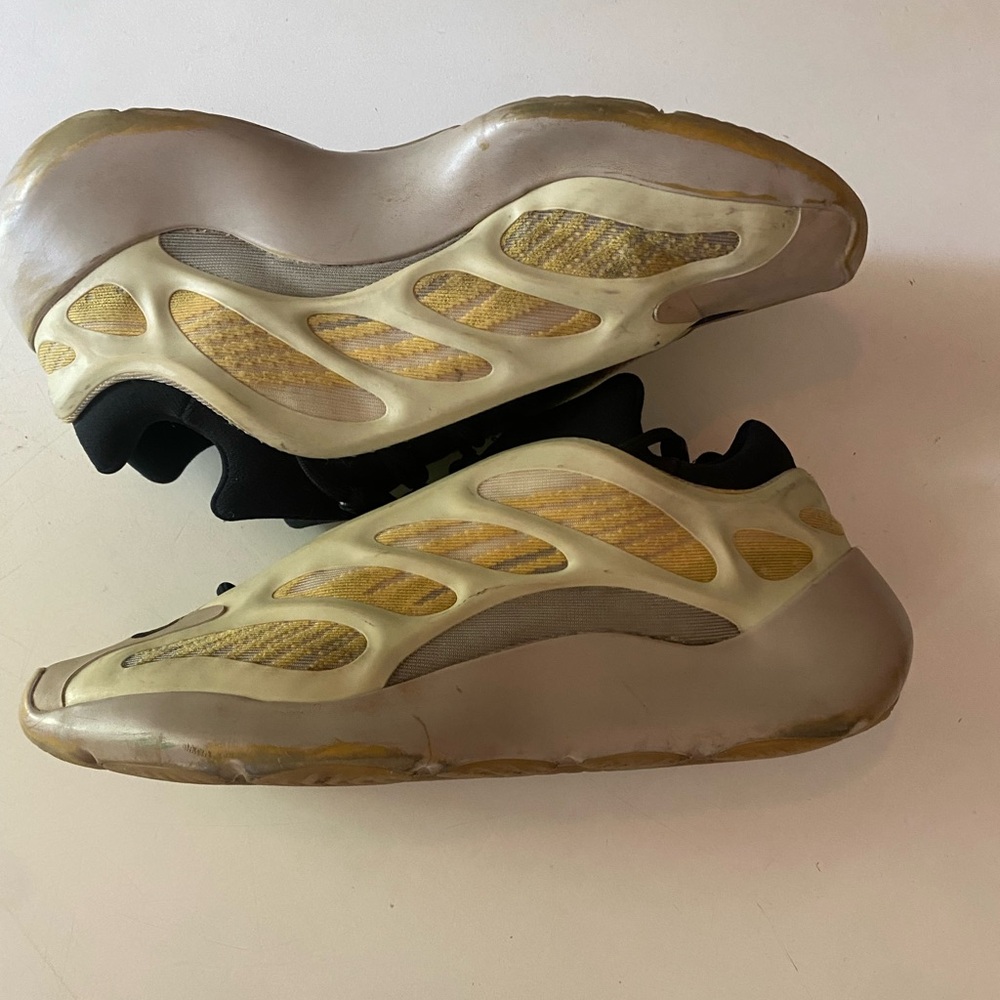 Yeezy 700saff flower no box